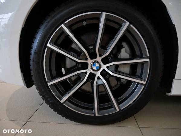 BMW Seria 3 330i xDrive Sport Line sport - 5