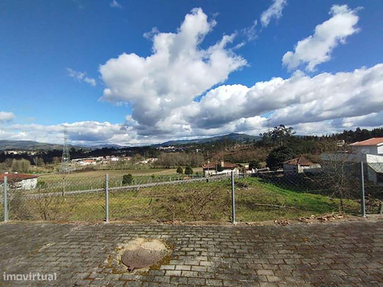 Moradia Gaveto em Estrutura a 3 minutos do centro de Vila Verde-9