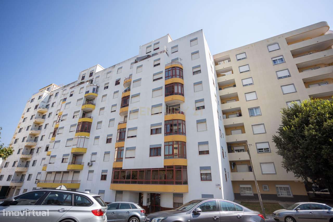 Apartamento T4+2 com Garagem para 6 Carros – Urmeiras, Loures - Grande imagem: 2/42