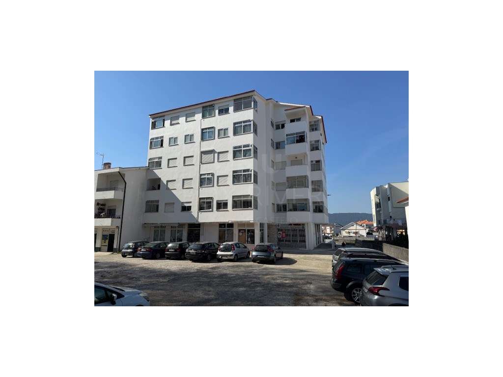 Apartamento T3 localizado na Avenida 1º de Maio, Darque - Grande imagem: 3/3