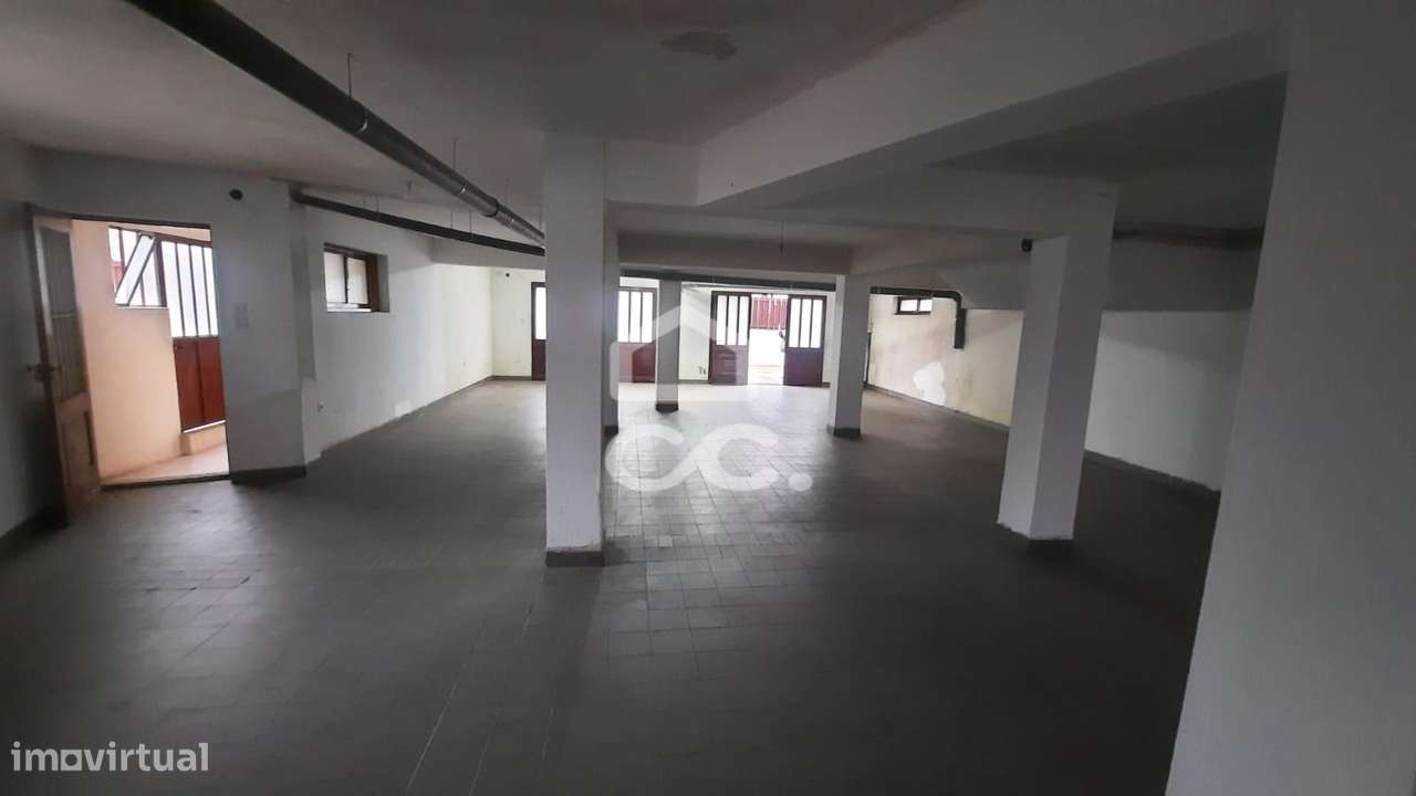 Apartamento T1+1 com Armazém e lugar de garagem-23