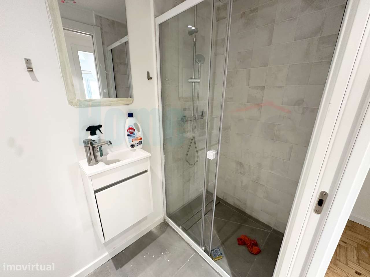 Apartamento T4 Remodelado e Mobilado Charquinho, Benfica-9