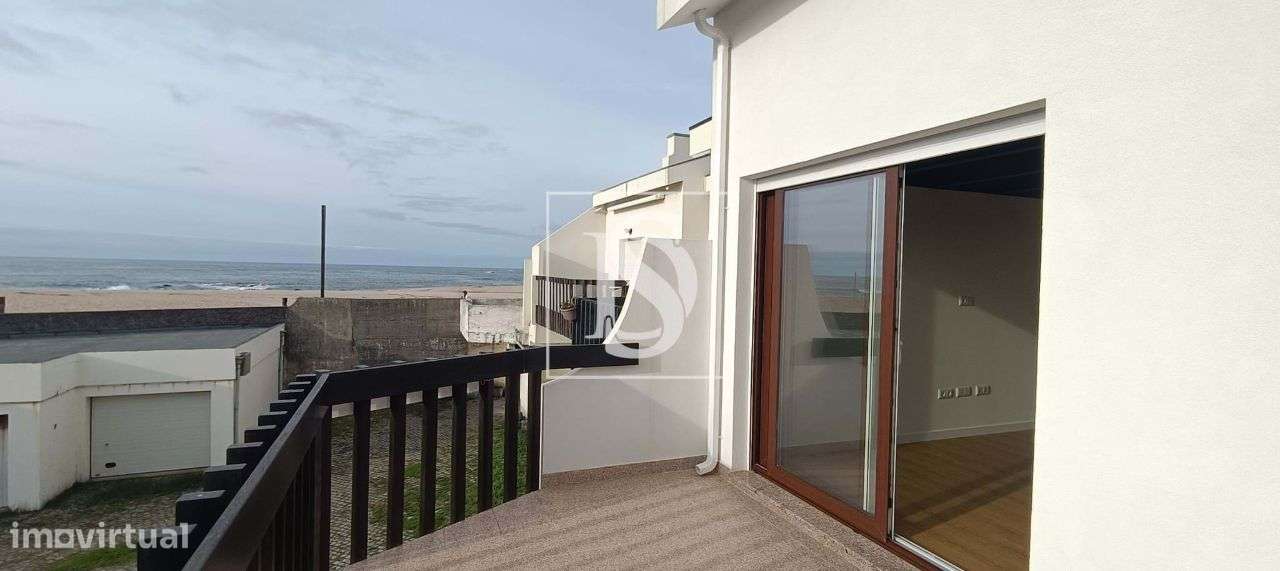 Moradia com terraço, em frente à PRAIA - Grande imagem: 4/42