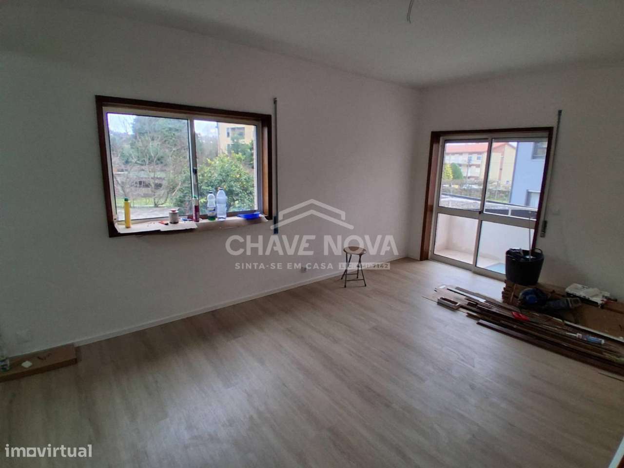 Apartamento T2 remodelado com varanda e garagem - Grande imagem: 3/14