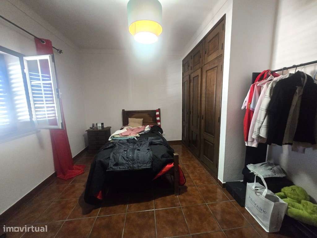 Moradia Isolada, T5, com garagem, na Vila de Redondo-21