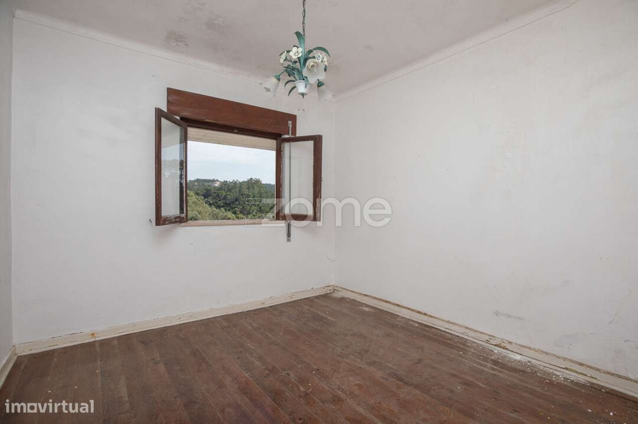 Moradia T3 para remodelar em S.Martinho do Bispo-8