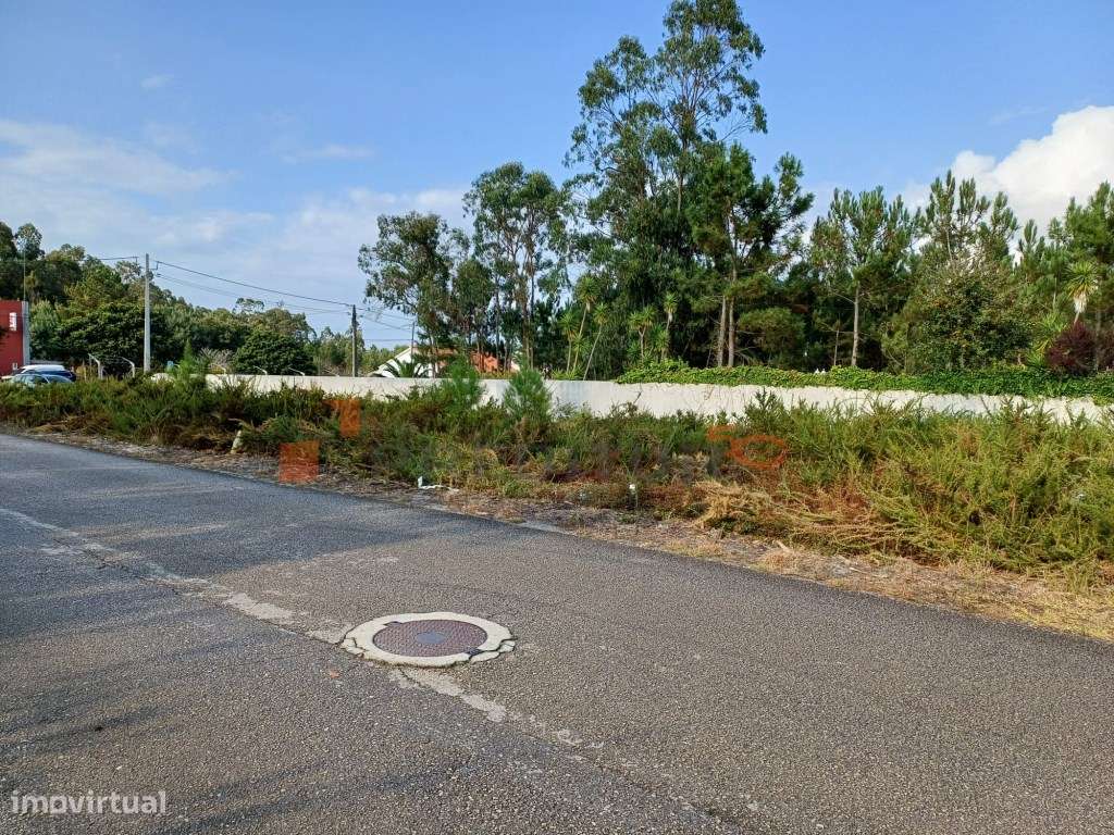 Terreno de 2100m2 com fácil acesso à Zona Industrial das Caldas da ...-1
