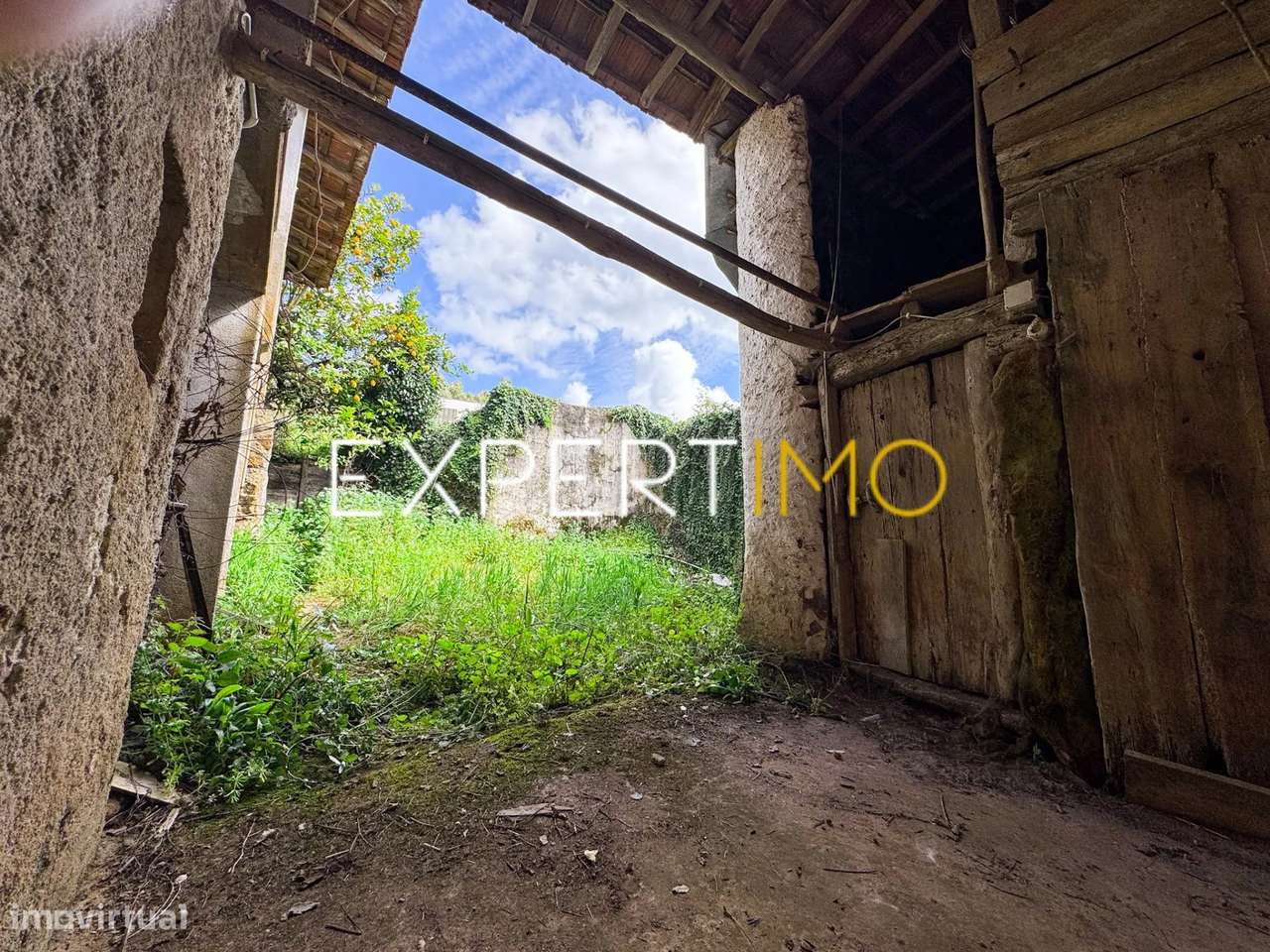 Moradia T3 com Terreno, Poço, Pátio Interior e Garagem em...-17