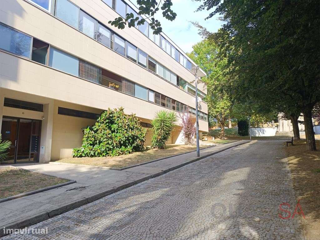 Apartamento T3 de gaveto com varandas, garagem fechada e excelentes...-43