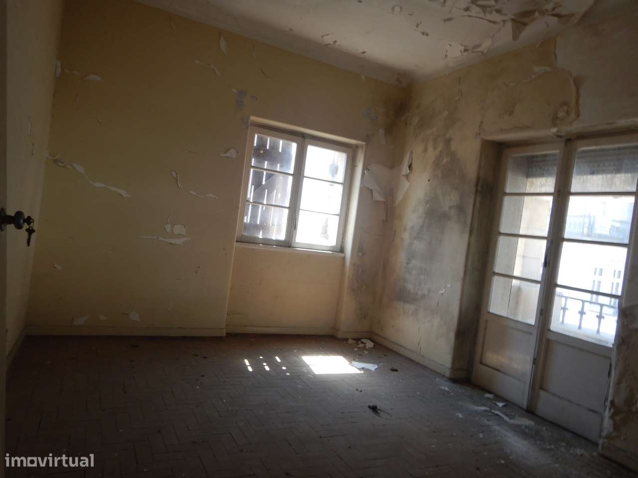 Imóvel Histórico de 1944 para Renovação-15