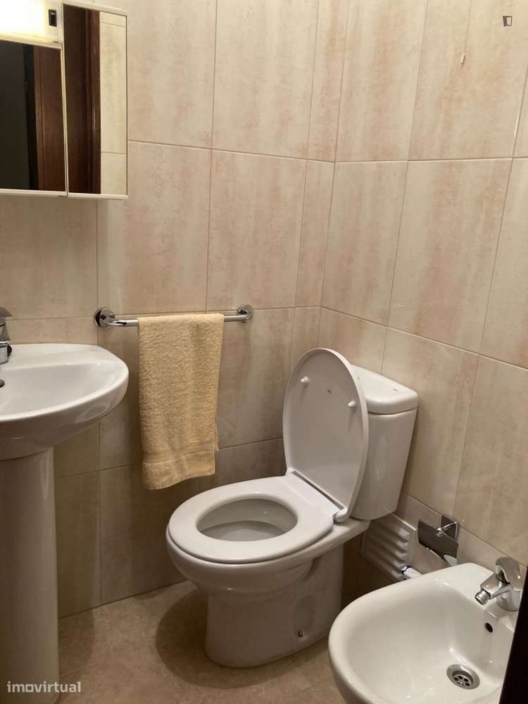 Quarto - localizado em Benfica Lisbon - Grande imagem: 5/27