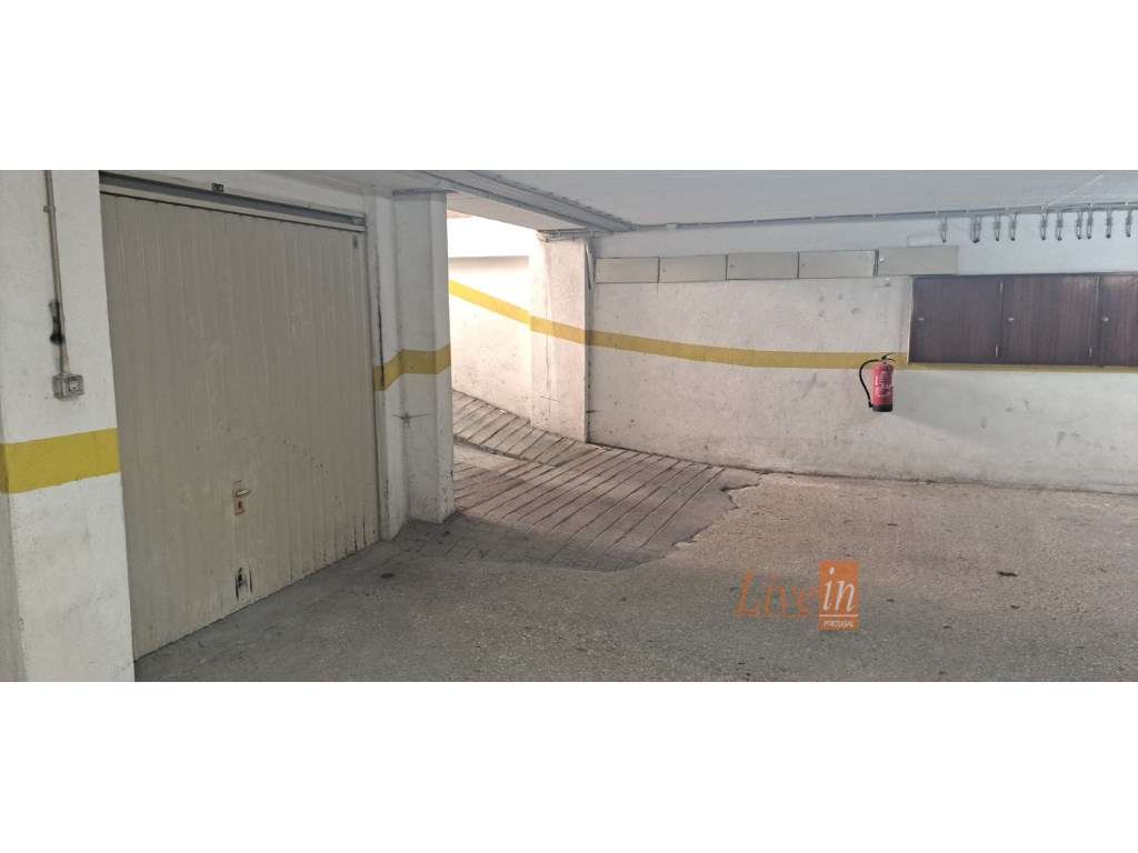 Garagem em Rio de Mouro - Grande imagem: 5/6