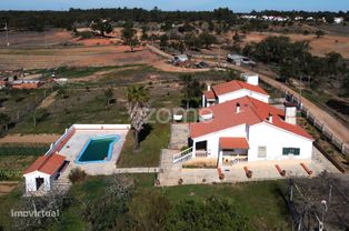 Quinta com moradias no Alentejo.