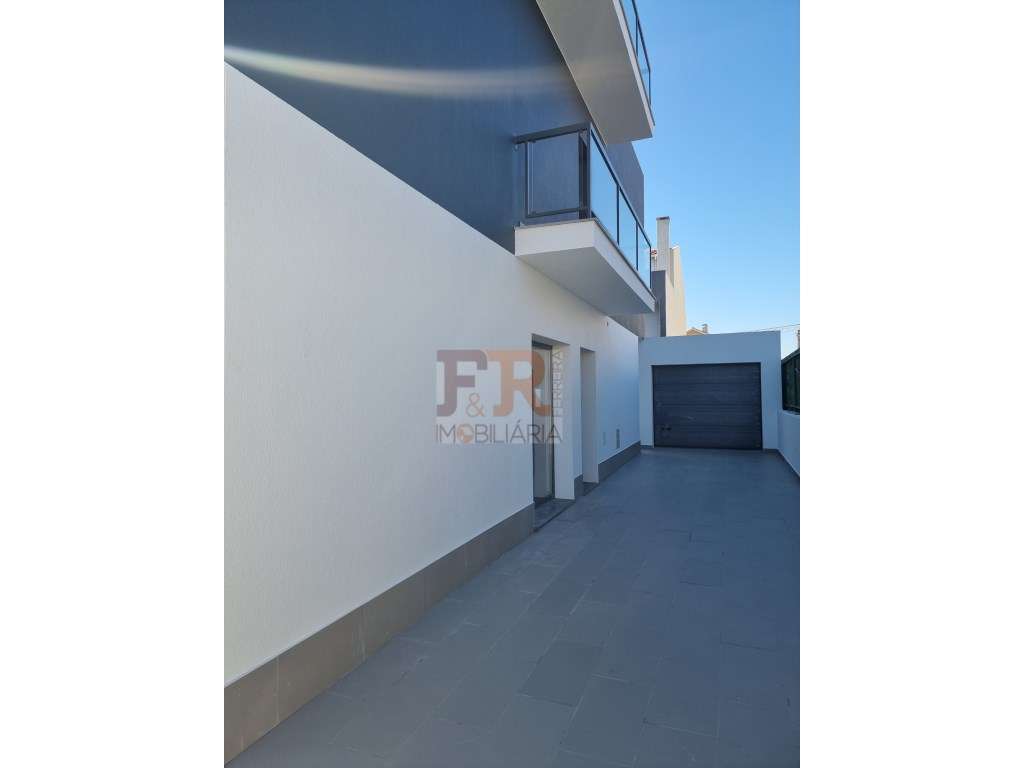 Moradia Geminada T3 com garagem e Terraço Quinta do Conde Sesimbra - Grande imagem: 5/50