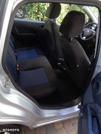 Ford Fiesta 1.3 Ambiente - 9