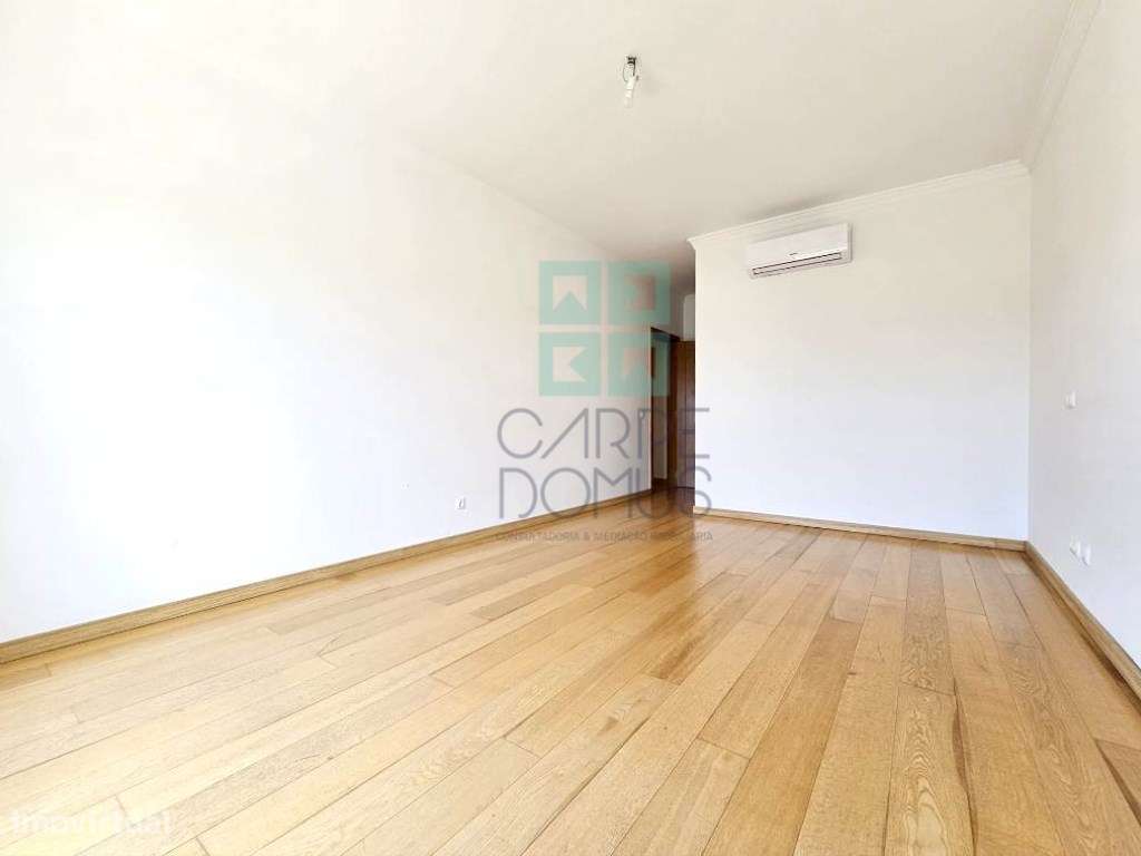 Espaçoso apartamento T3, com parqueamento, junto centro de Loulé, A...-48