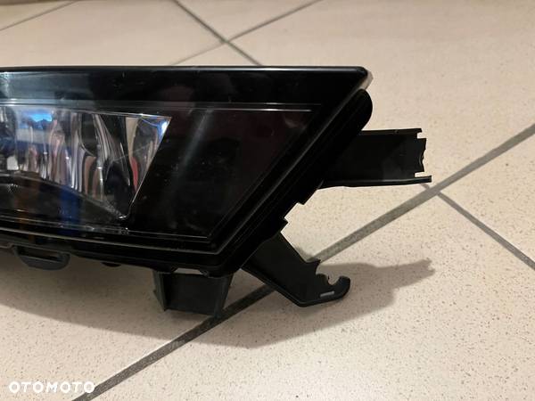 SKODA RAPID LIFT 5JA LAMPA HALOGEN PRAWY - 8