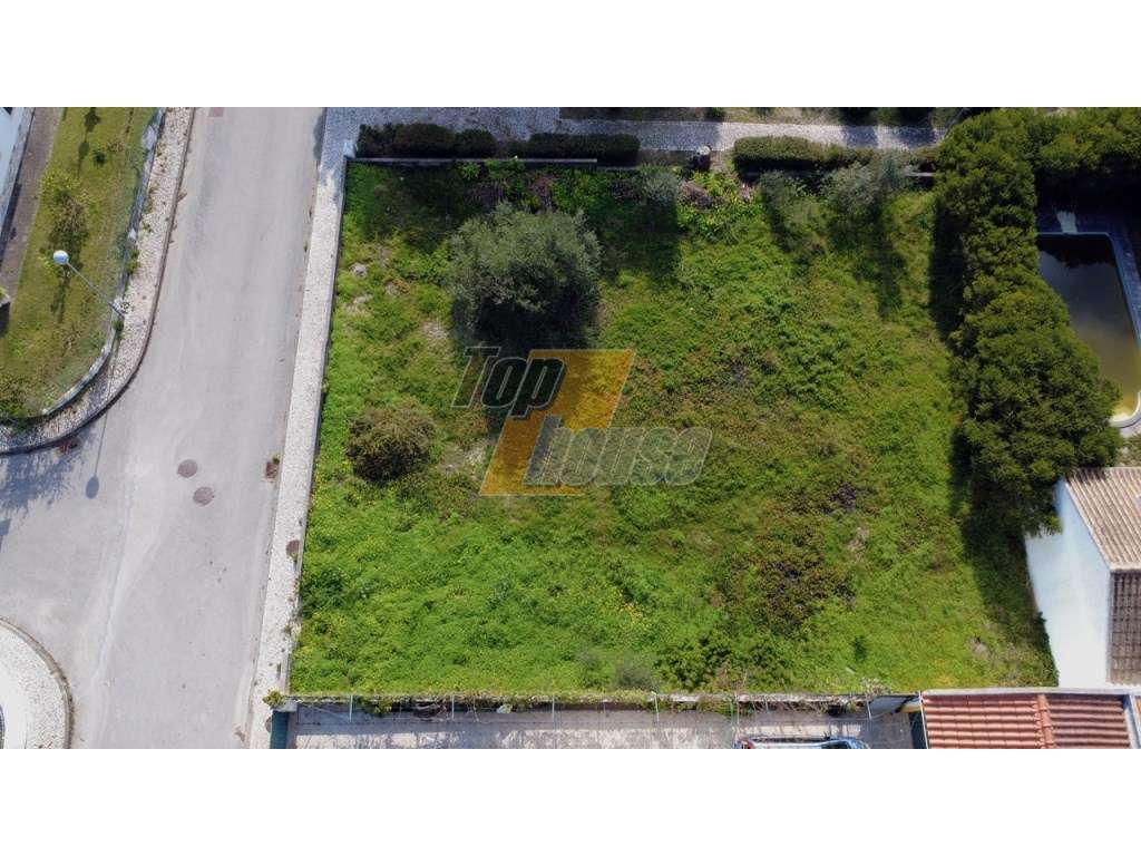 Terreno urbano perto do mar e lago em Sesimbra-9