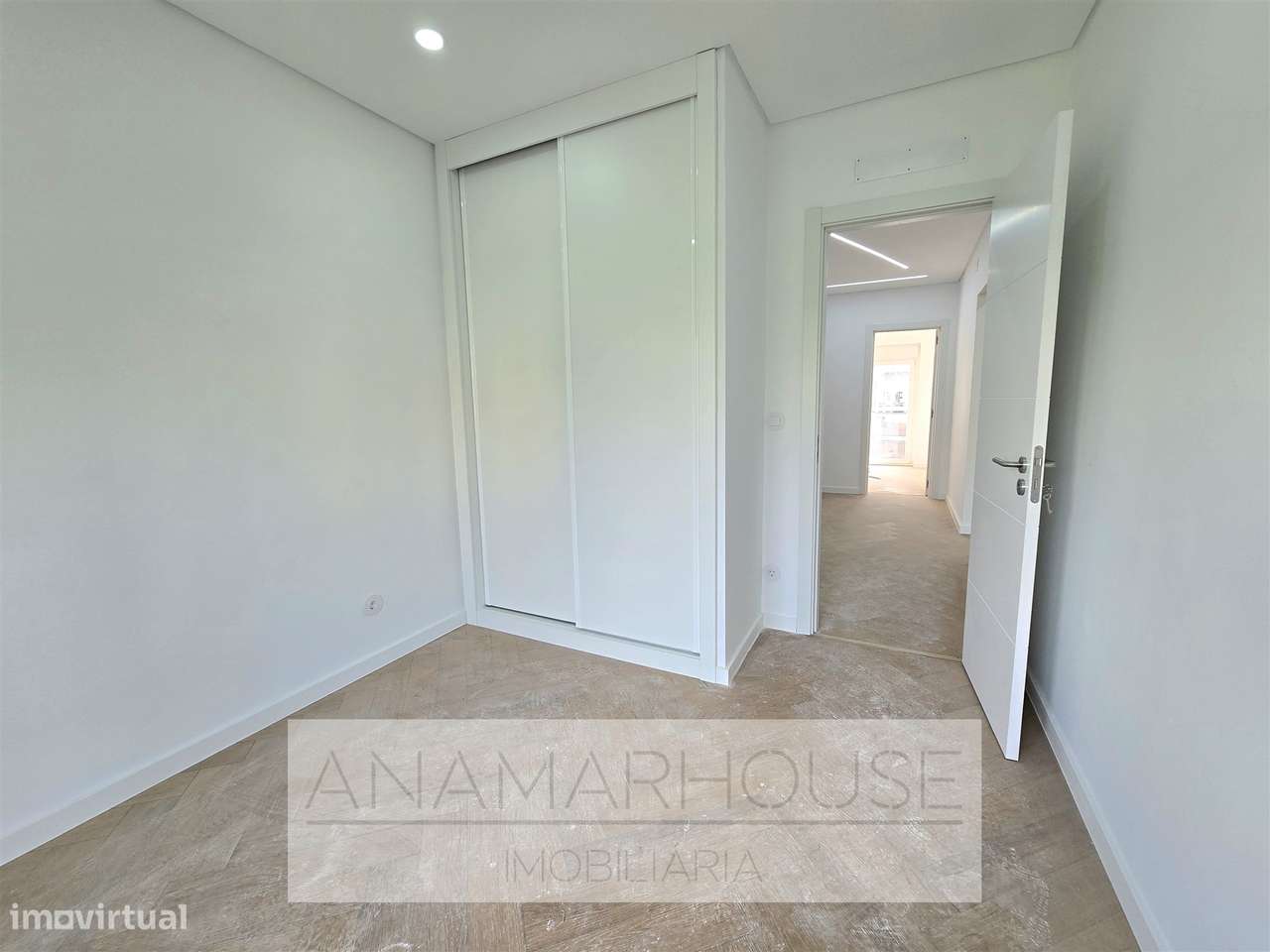 T3 Remodelado com varandas na Amadora, Mina De Água-3