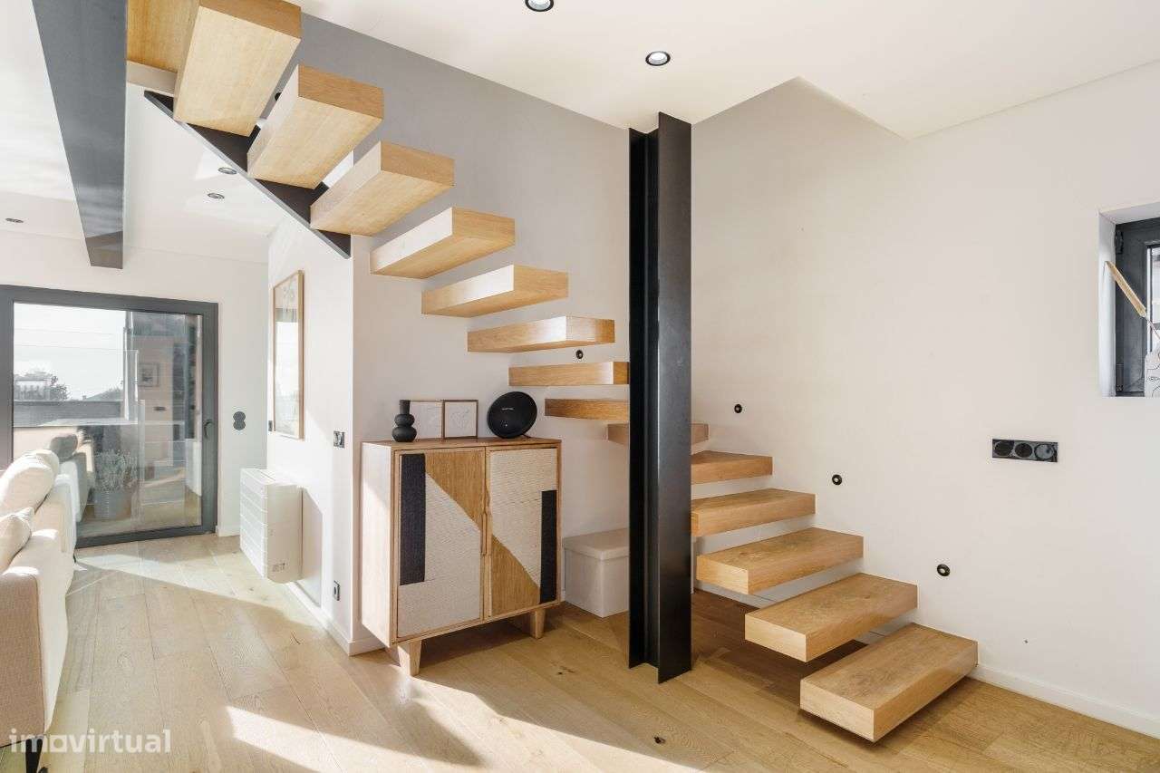 Moradia V3+1 totalmente renovada com vista mar-27