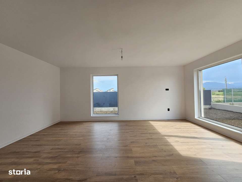 Casa individuala cu patru camere, teren 300mp, Primaverii, Sanpetru-1