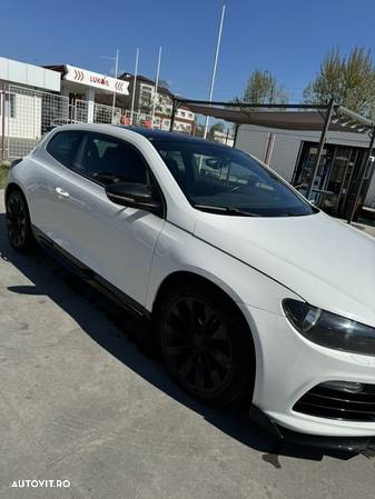 Volkswagen Scirocco 2.0 TDI DSG - 8