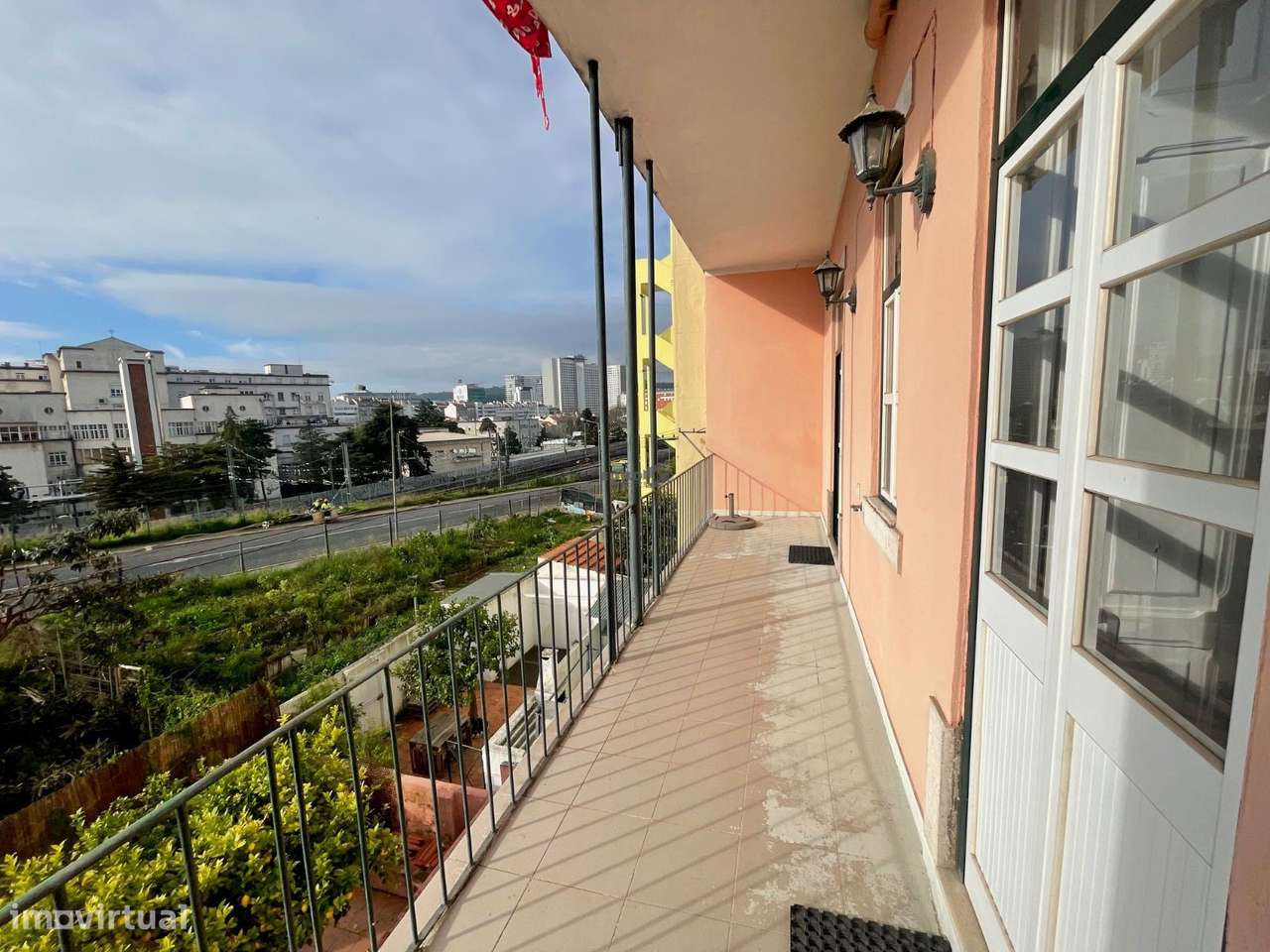 Excelente T2 para venda ao pé de Sete Rios-2