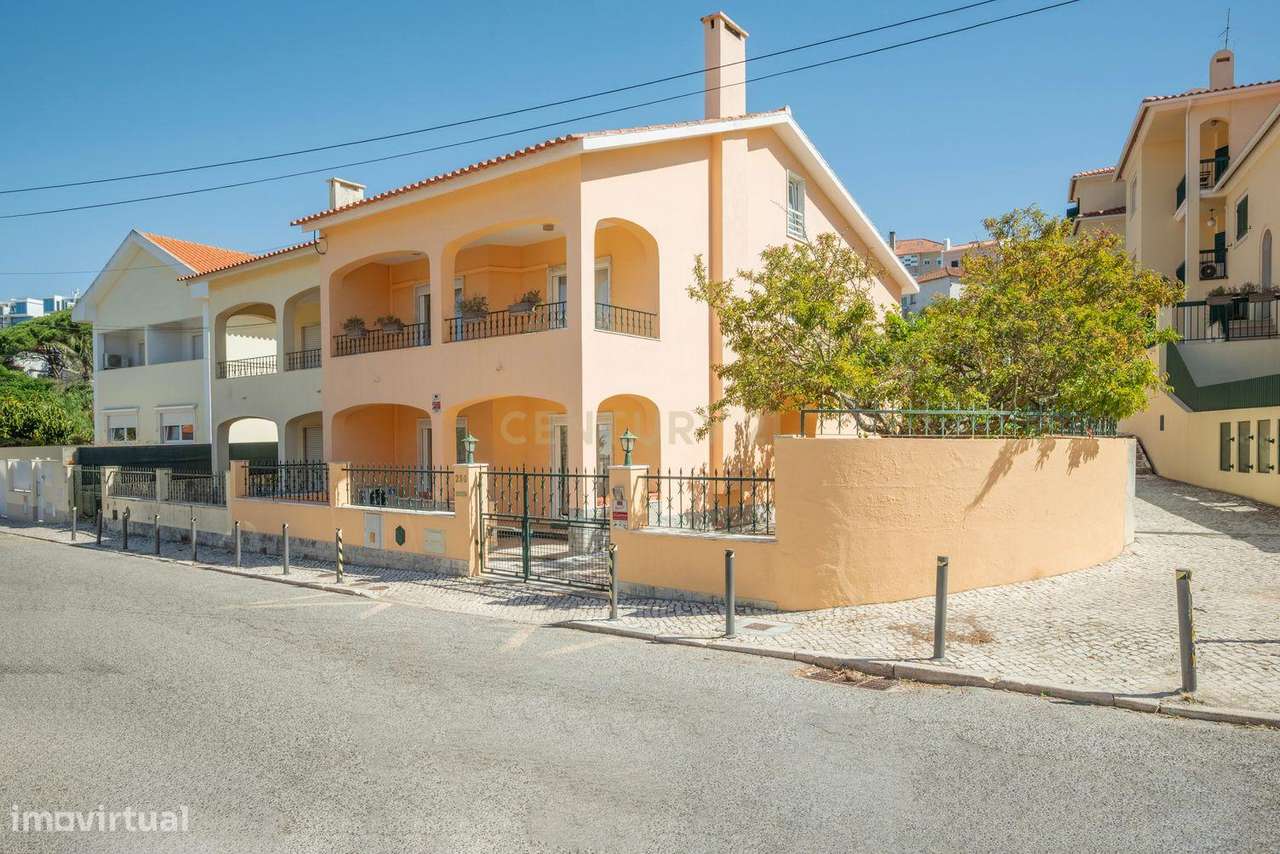 Moradia remodelada de 6 assoalhadas Exclusiva no Estoril-1