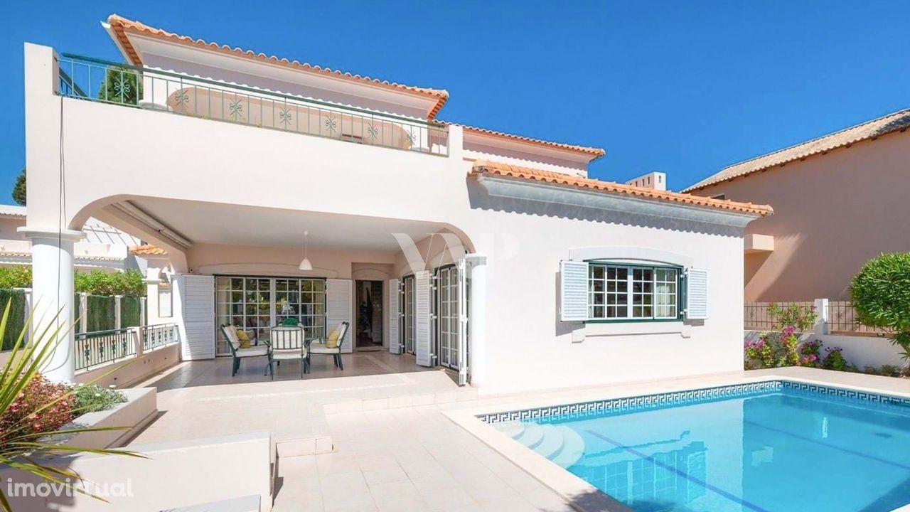 Moradia V3 + 2 para venda em Vilamoura, com piscina privada