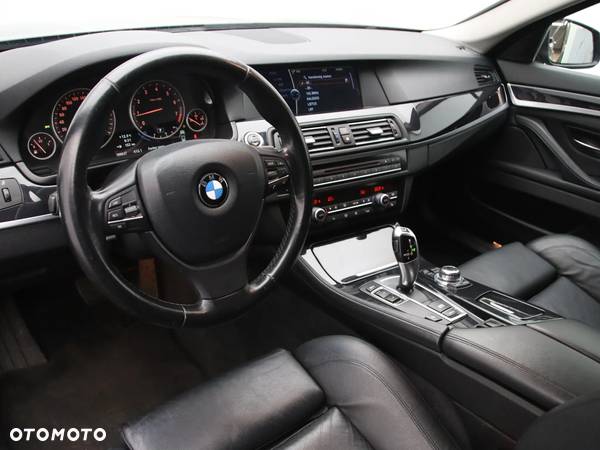 BMW Seria 5 520i Touring Luxury Line - 16