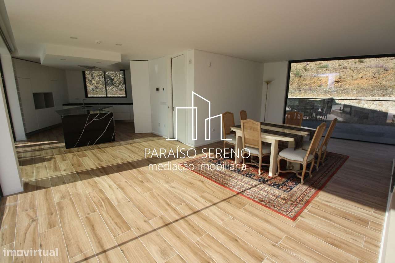 Moradia de Luxo em S. Miguel do Mato-20