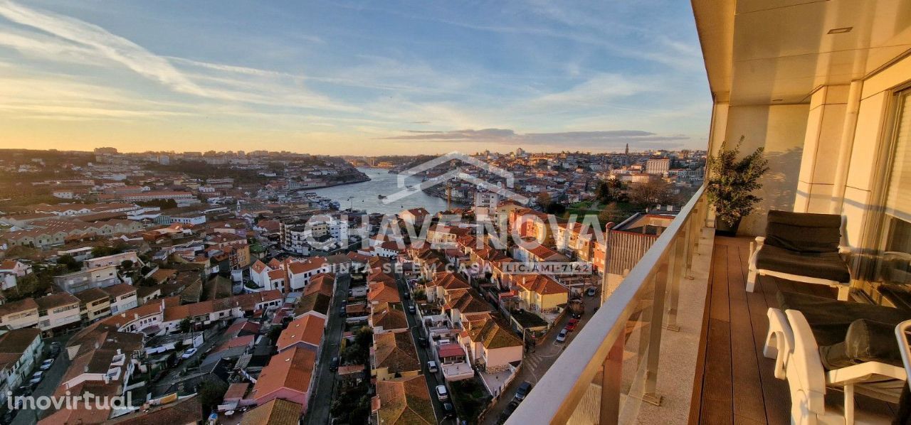 Excelente T4 com vistas deslumbrantes Rio Douro e Porto