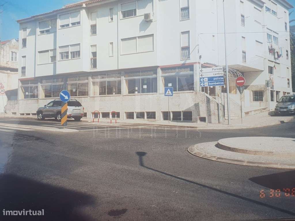 ESPAÇO COMERCIAL DE R/c COM 740m2 NO CENTRO DE CARCAVELOS-8