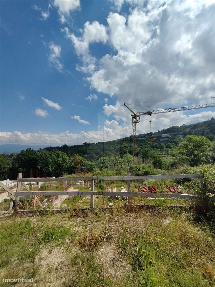 Moradia em banda em Santa Lucrécia-31