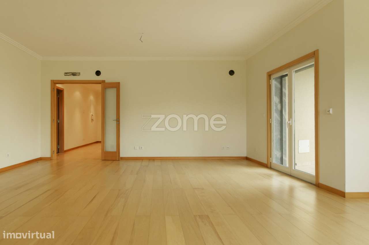 Apartamento T2 com varanda e vista de Serra em Paço d'Arcos - Grande imagem: 4/23