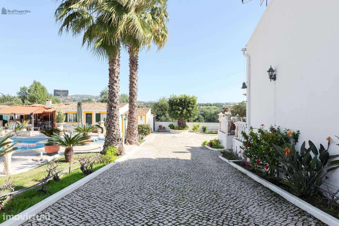 Encanto Algarvio – Moradia Térrea Isolada com Piscina e Jardim-39