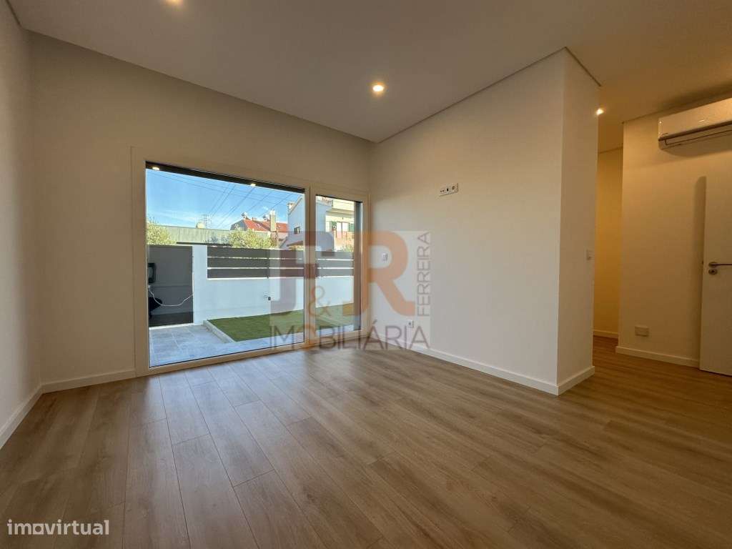 Moradia Duplex T3 com Pergúla Fernão Ferro-5