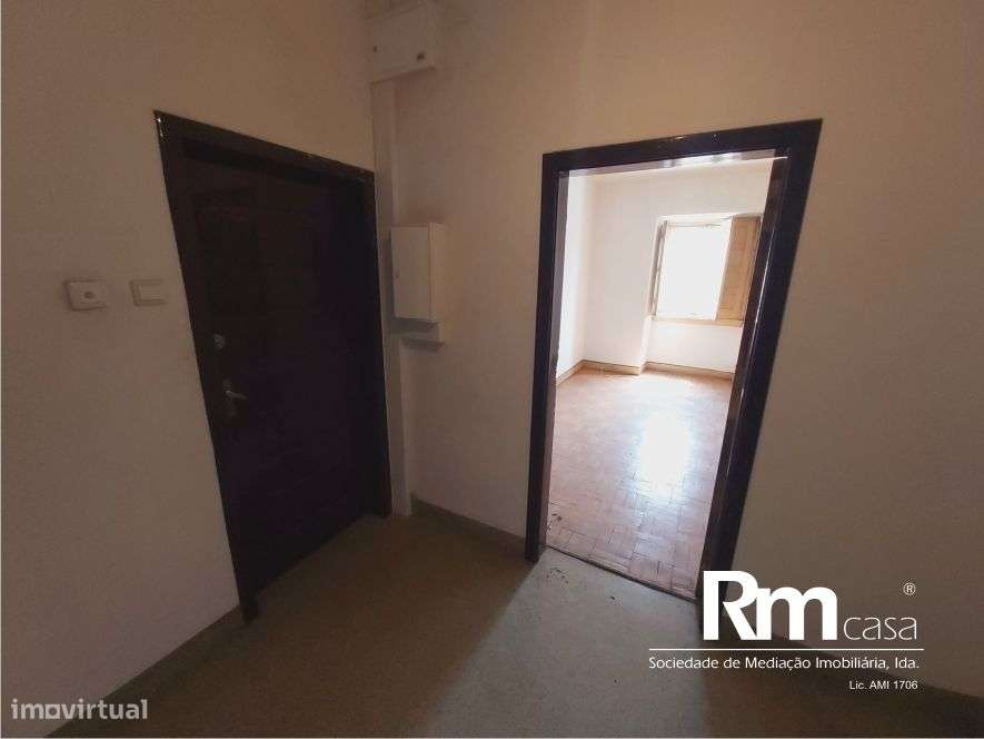 excelente prédio na Av. Emidio Navarro, junto ao Parque da Cidade-39