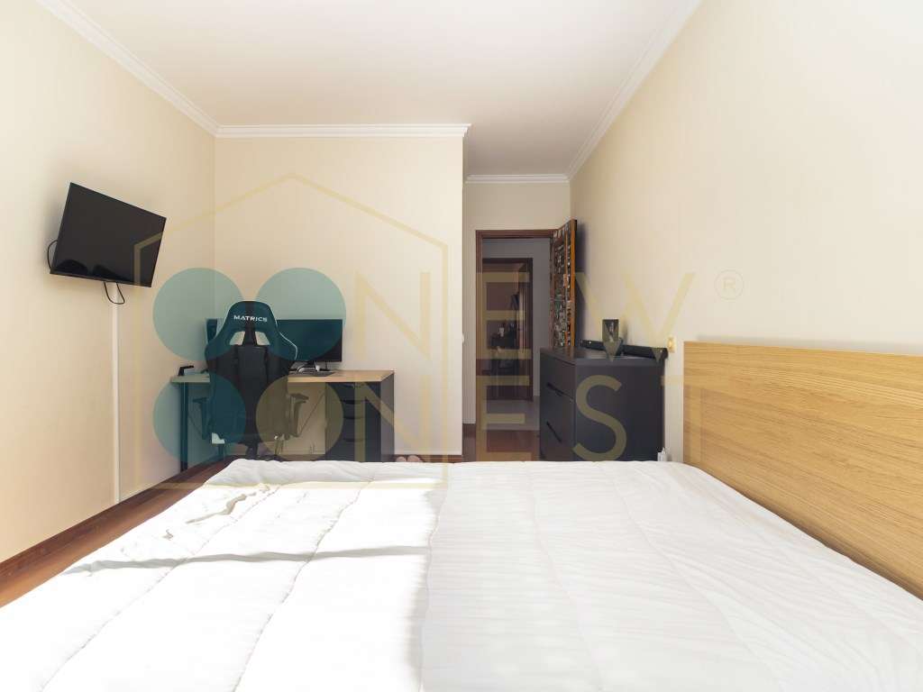 Apartamento T3 no Vale do Cobro com 128m²-26