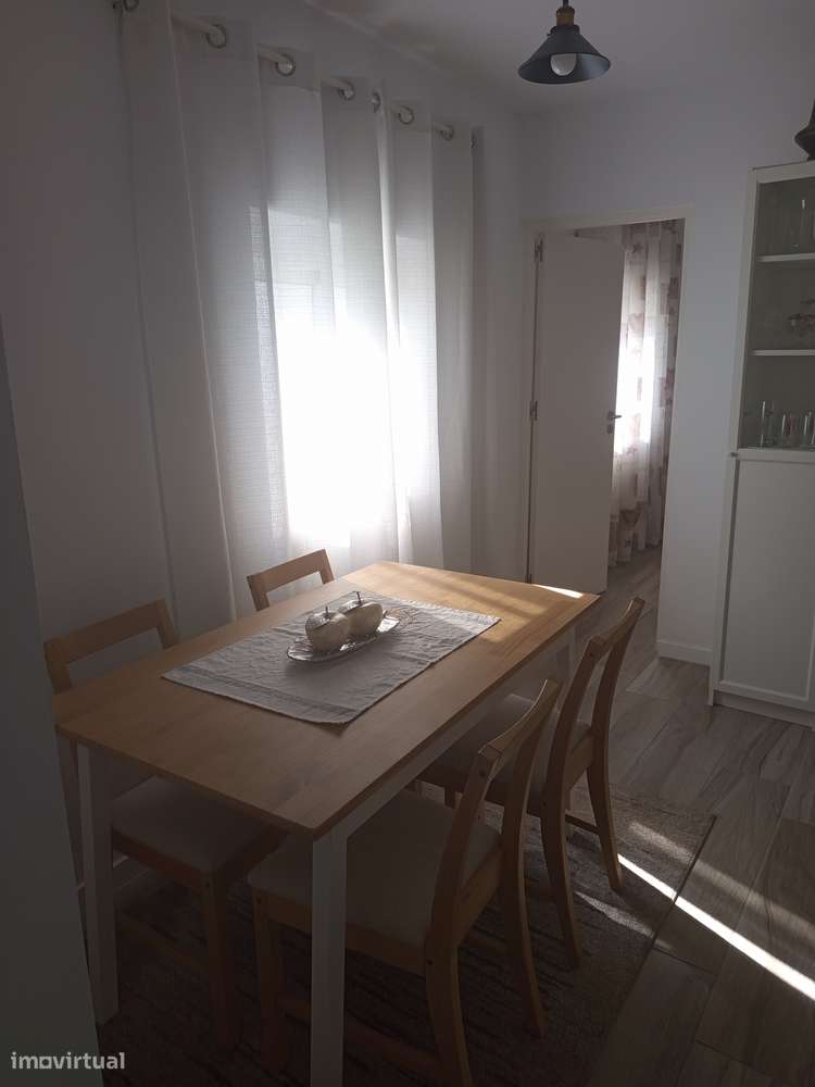 Moradia T2 independente completamente renovada - Grande imagem: 5/42