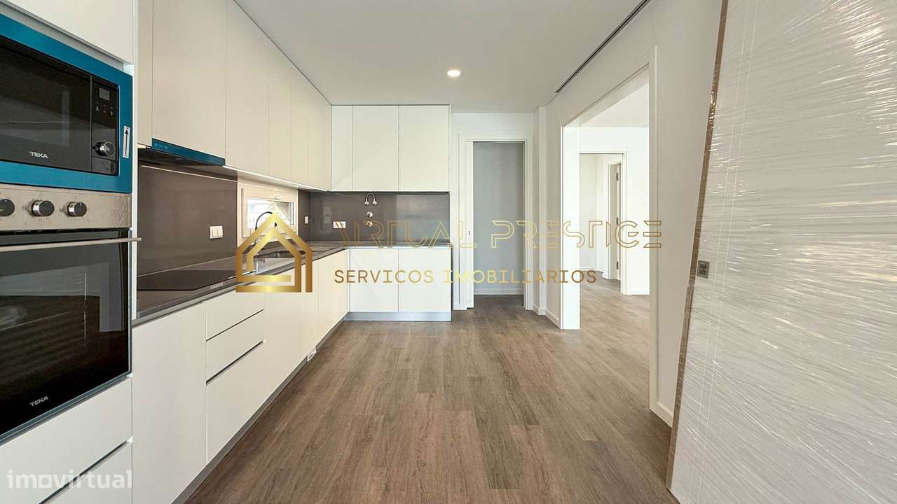 Moradia T4 Nova - 2 Suites - Piscina - Garagem - Valadares-14