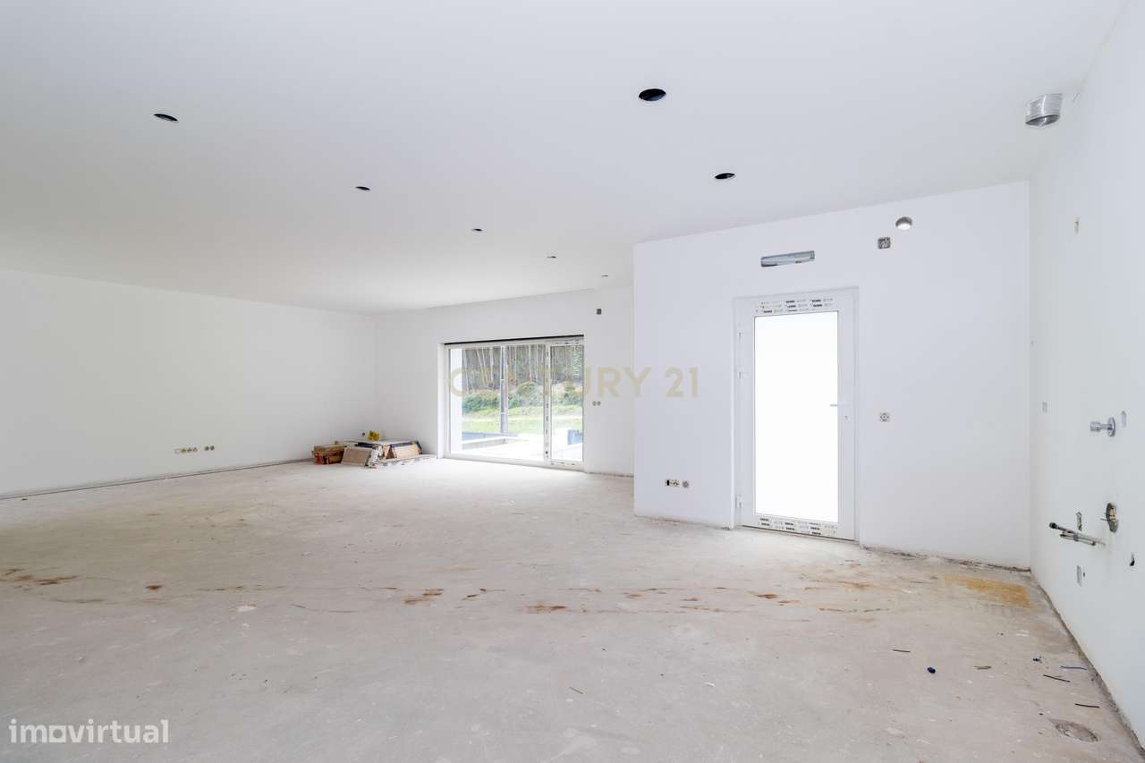 Moradia Térrea T4 em fase final de acabamento - Rio Maior - Grande imagem: 4/25