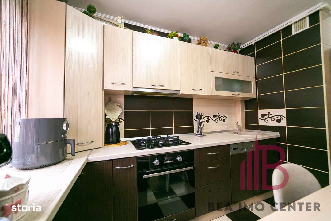 Apartament 3 camere, pus la punct în totalitate , Zona Miorița-8