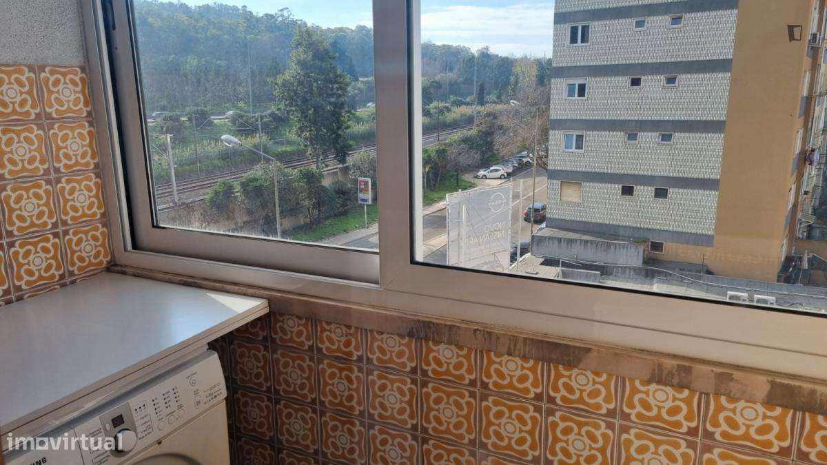 Quarto - localizado em Benfica Lisbon - Grande imagem: 5/6