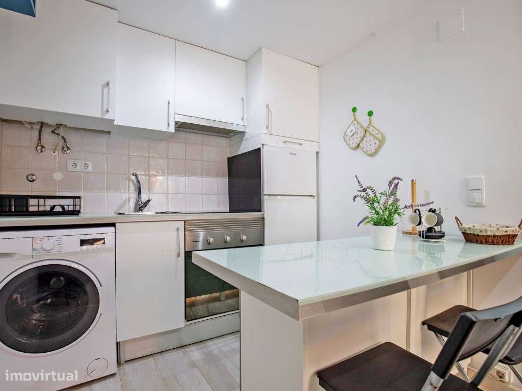 Apartamento T1 no Coração de Sesimbra - A 2 Minutos da Praia!-8