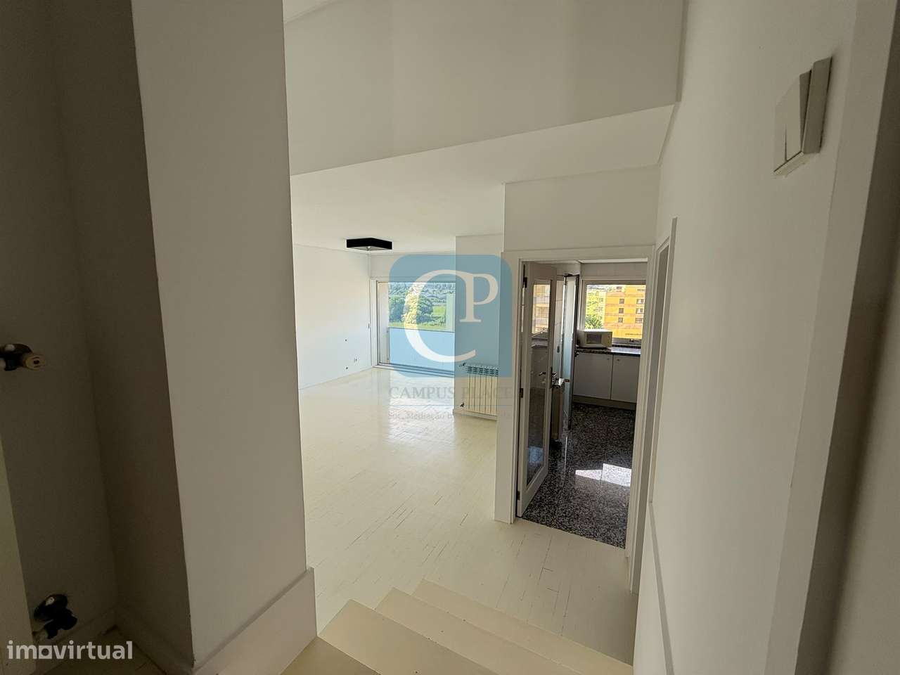 Apartamento T2 com lugar de garagem e arrumos em Vermoim na Maia-4
