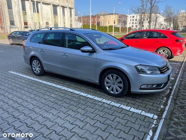 Volkswagen Passat Variant 2.0 TDI DSG BlueMotion Technology Comfortline - 2