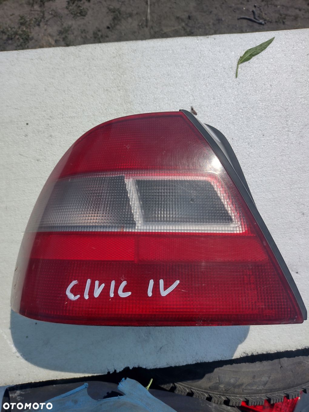 LAMPA TYLNA TYŁ LEWA HONDA CIVIC IV - 1