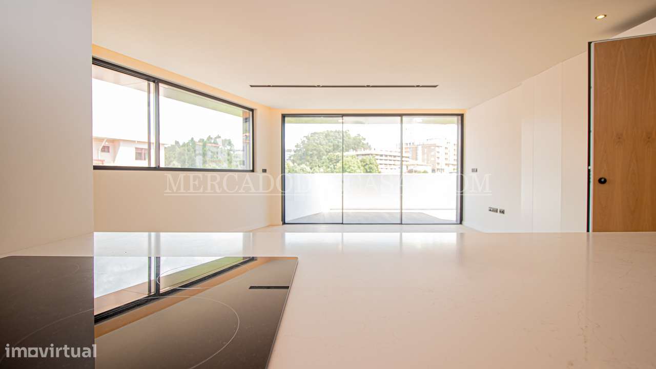 Apartamento T3, último andar, grandes áreas-5