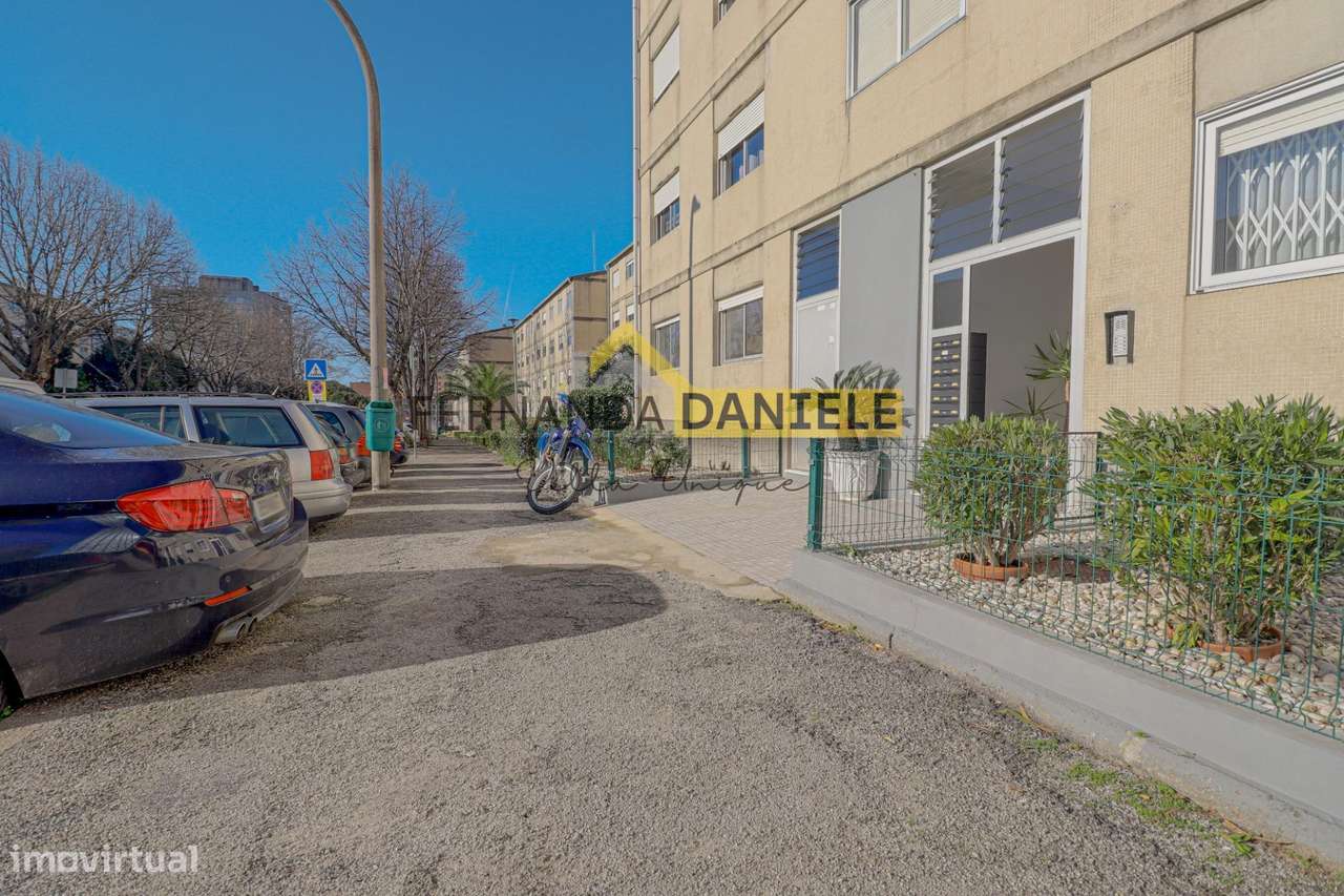 * Oportunidade * Apartamento T3 remodelado, em localização...-24